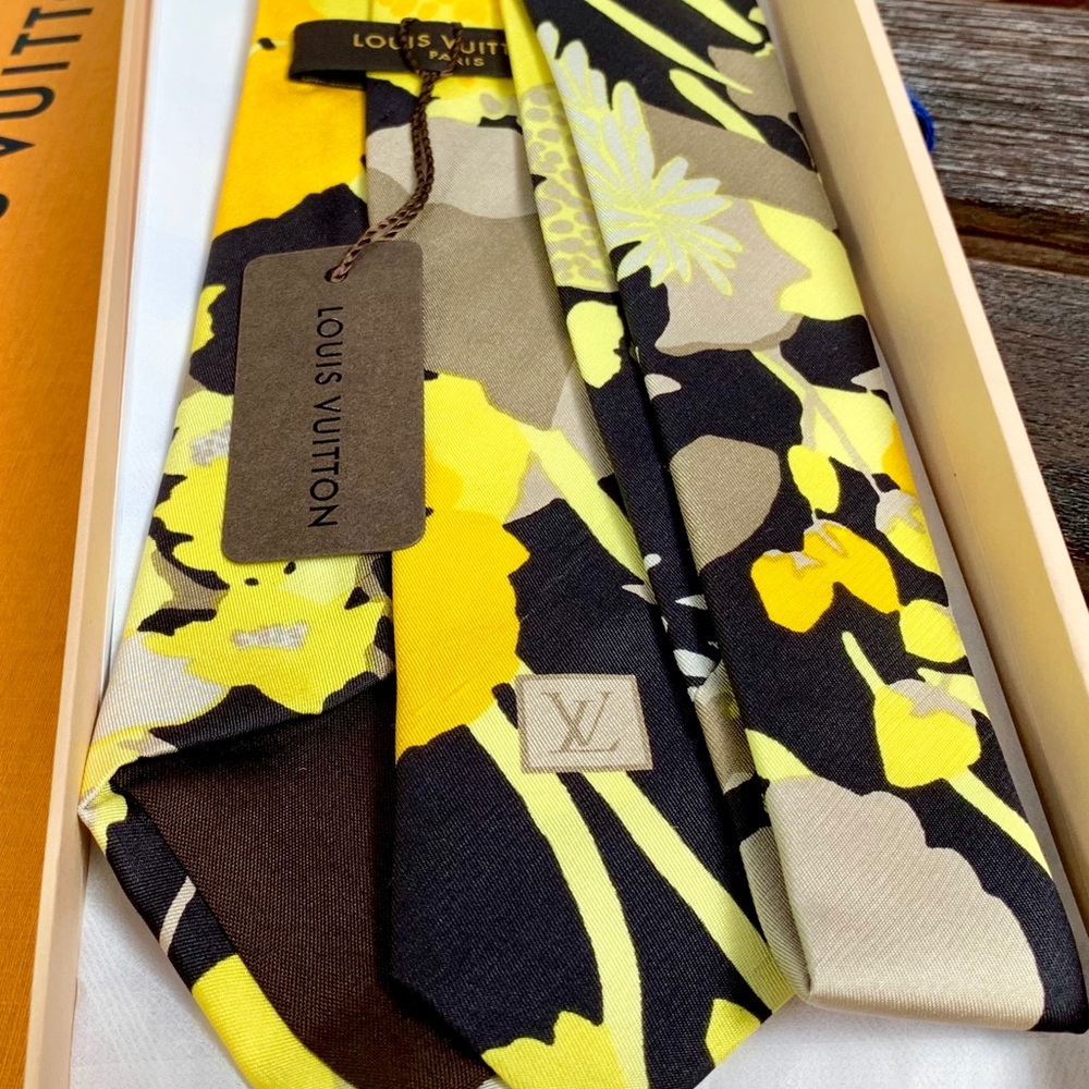 🌴VIBRANT🌴🆕🌼💯🔥LOUIS VUITTON LIMITED BLK YELLOW FLORAL VIBES MOTIF TIE🔥 - Picture 10 of 17